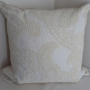 BBB Zira Eggshell 24" Decorative Pillow